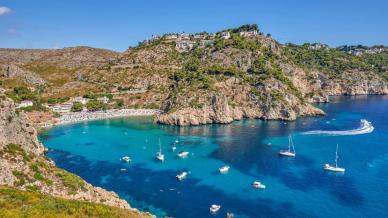 Un paradiso chiamato Costa Blanca, tra calette segrete, grandi arenili e paesaggi mediterranei