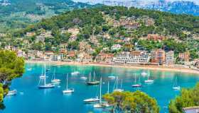 La baia dei pirati capace di stregare esploratori e navigatori: Port de Sóller, un rifugio baciato dalle onde del Mediterraneo