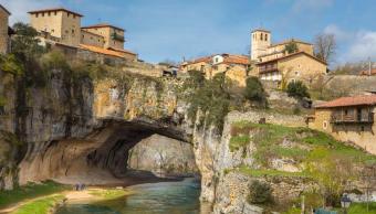 L'incantevole borgo di pietra costruito sul leggendario Ponte di Dio: Puentedey, gioiello spagnolo