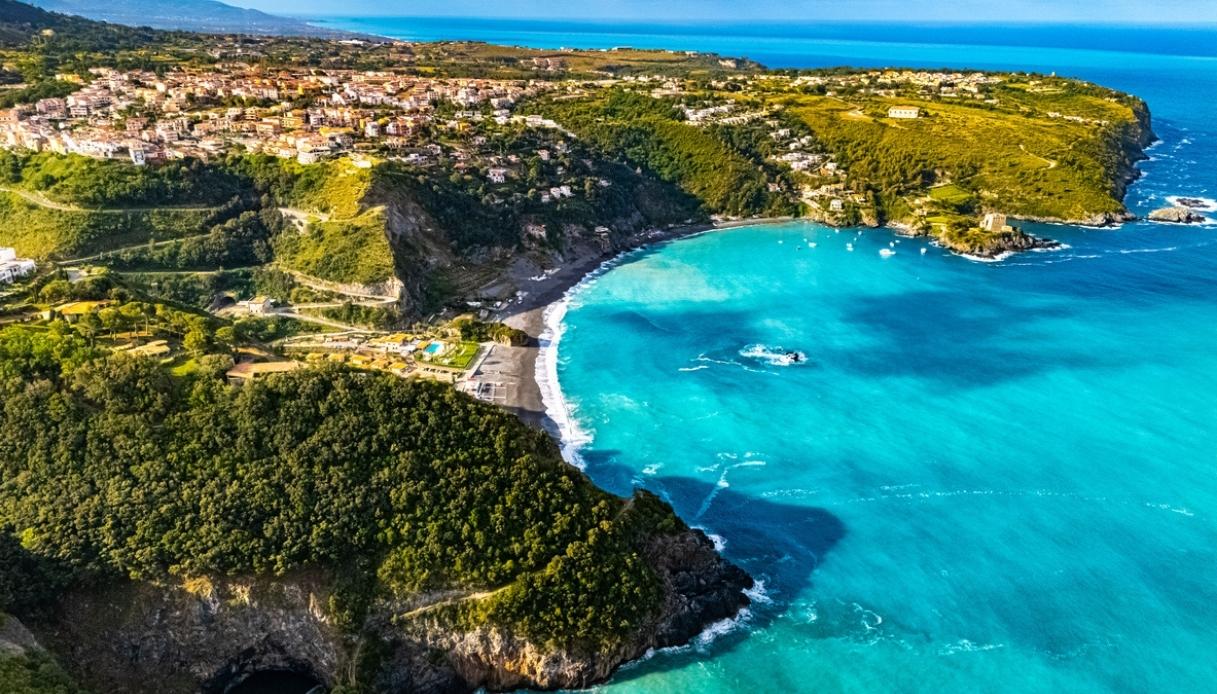 Dove andare a Ferragosto spendendo poco, le mete low cost per la festa dell’estate