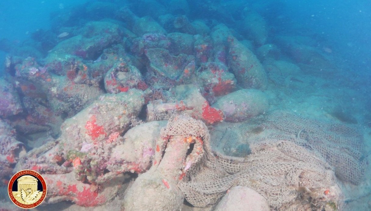 Scoperte centinaia di anfore sommerse a Mazara del Vallo