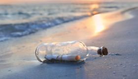 Trova una toccante lettera d’amore sulla spiaggia: era stata scritta 54 anni fa