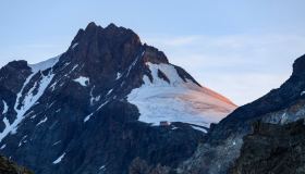 Nonostante sia in cima a una montagna perennemente innevata, questo rifugio della Valtellina chiude per il troppo caldo
