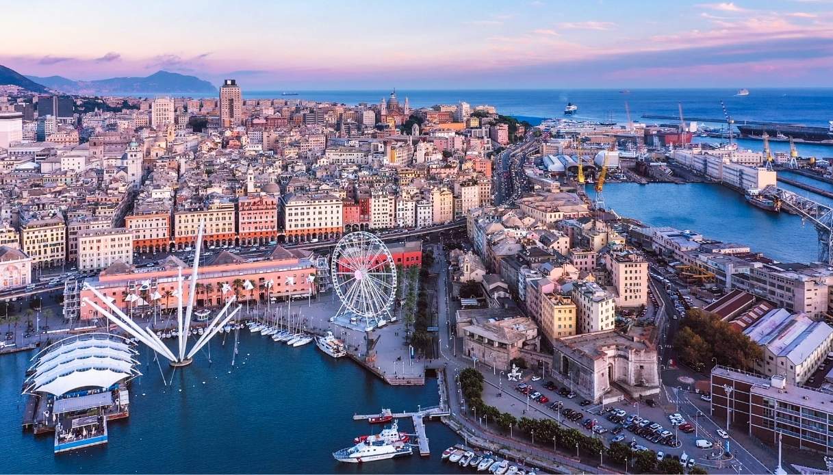 Vista panoramica sul porto di Genova