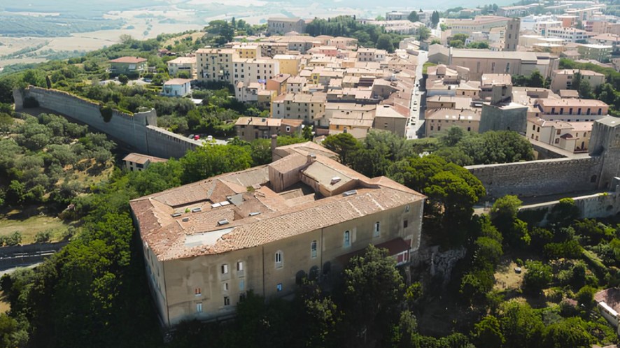 Il castello di Monteregio di Massa Marittima torna in vendita, il futuro dell’edificio toscano