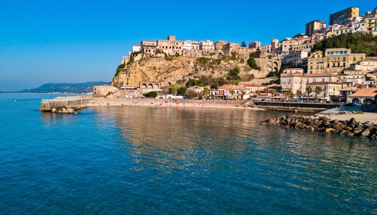 Vista panoramica di Pizzo sul mare