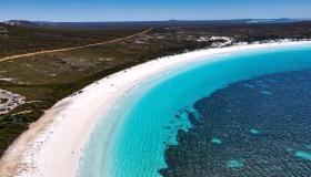 Trova due lettere in bottiglia su una delle spiagge più belle: dopo 109 anni arrivano a destinazione