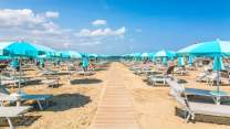 Accesso al mare, la regola che molti non conoscono: il diritto dei bagnanti sulle spiagge