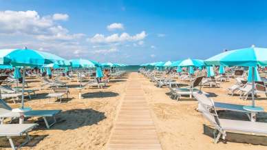 Accesso al mare, la regola che molti non conoscono: il diritto dei bagnanti sulle spiagge