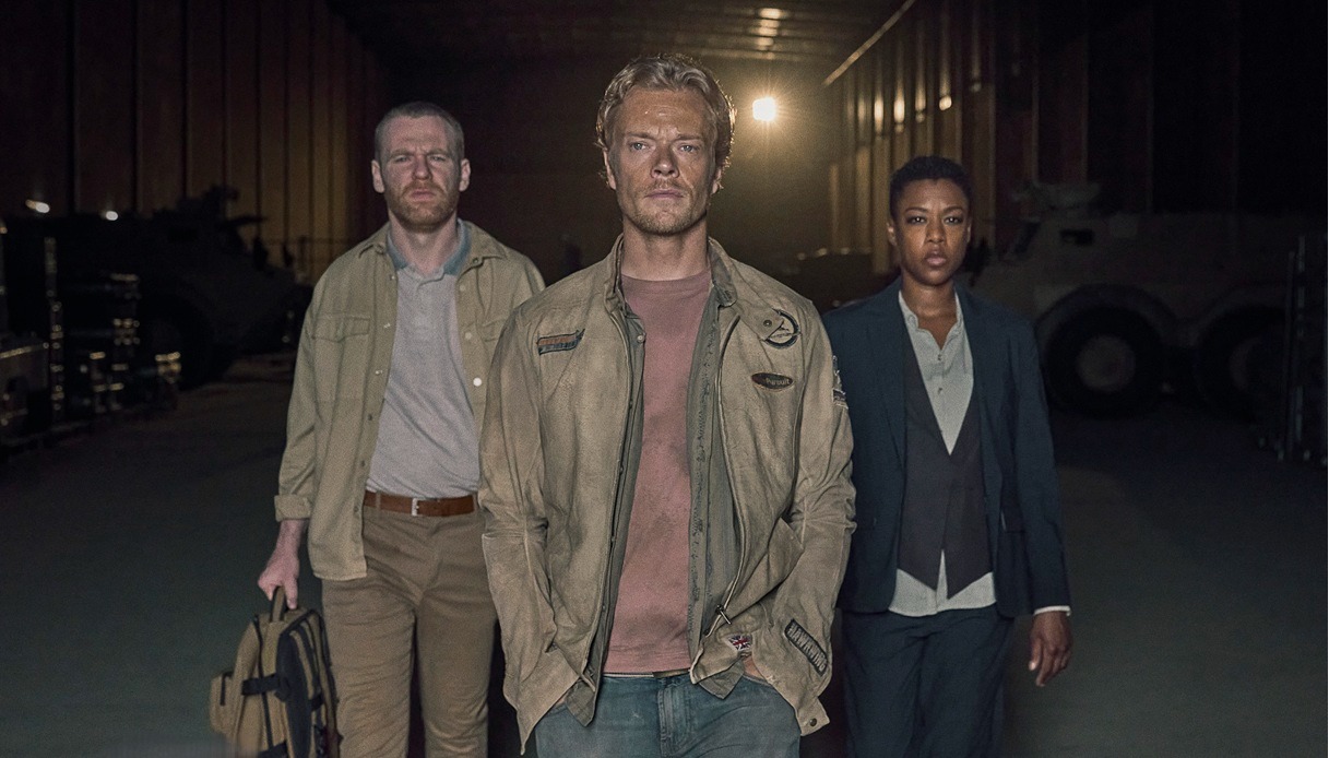 "ATOMIC": la serie Sky con Alfie Allen