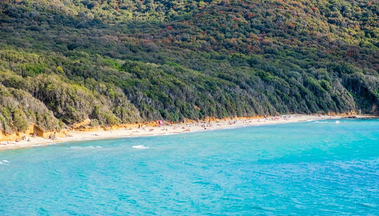 Cala Violina, una delle spiagge raggiungibili solo a piedi delle Bandite di Scarlino