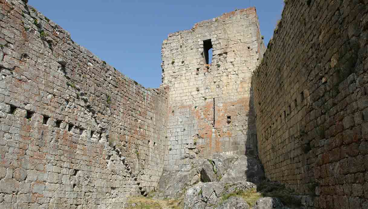 castello-montsegur-francia-rovine