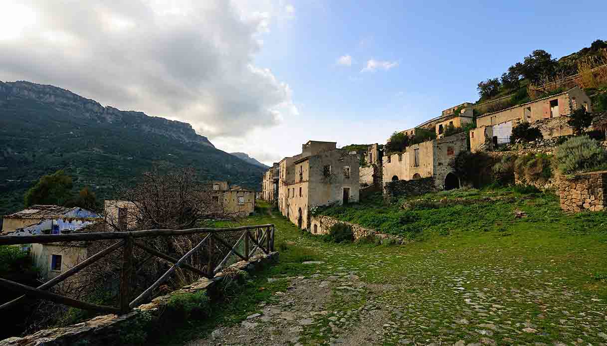 gairo-vecchio-sardegna-borgo-fantasma