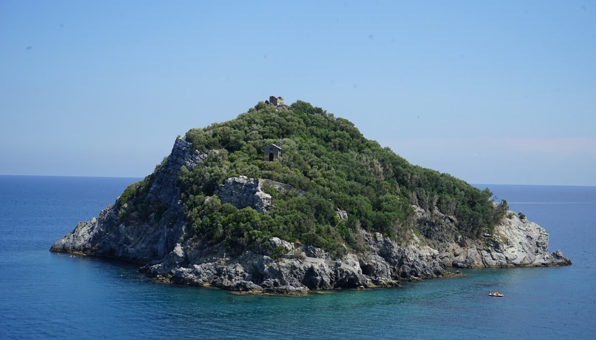 l'isola di bergeggi &egrave; uno dei paradisi dello snorkeling in Italia
