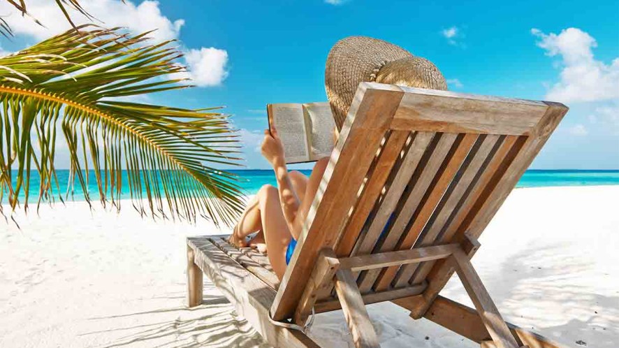 7 libri da leggere sotto l’ombrellone per gli amanti dei viaggi