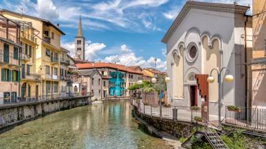 Omegna, la città di Rodari sul Lago d’Orta dove anche il fiume inventa una fiaba tutta sua