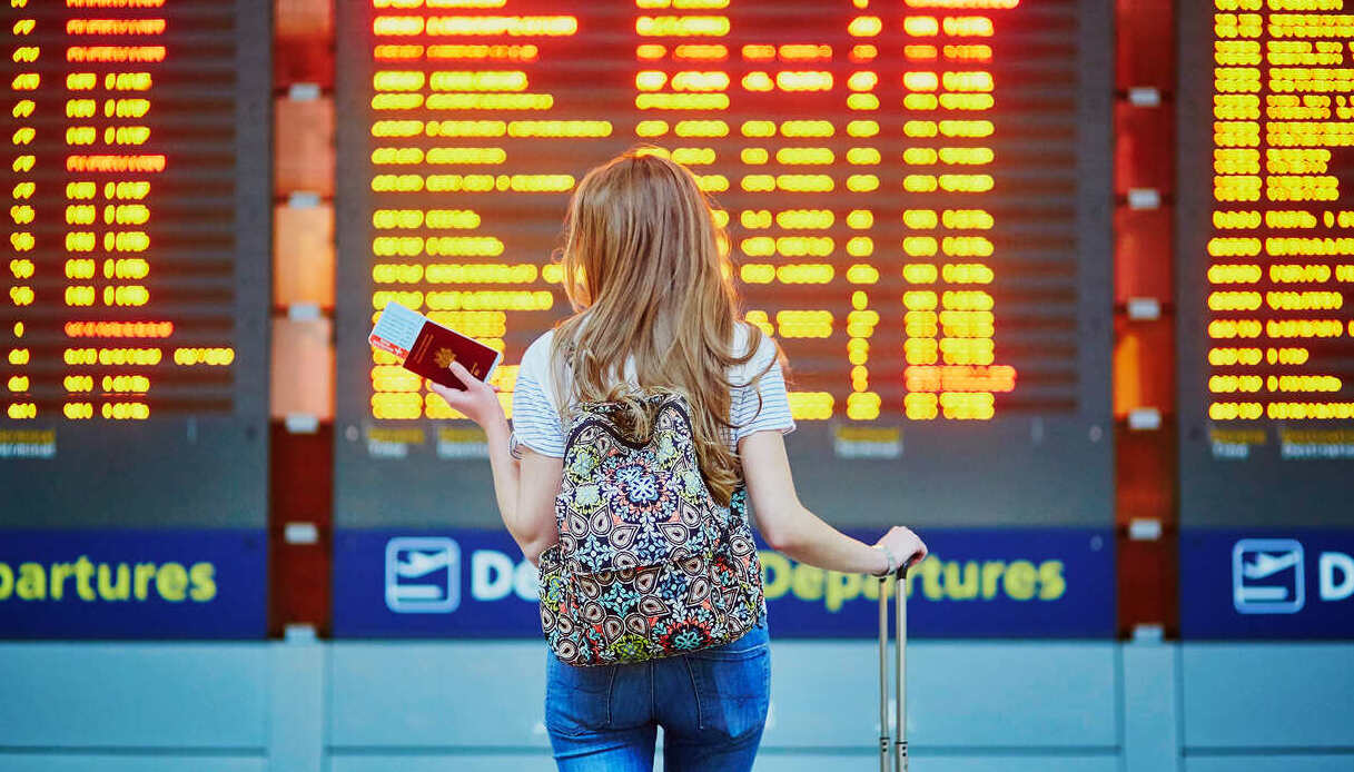 Voli cancellati e ritardi: come ottenere rimborsi fino a 600 euro e risarcimenti