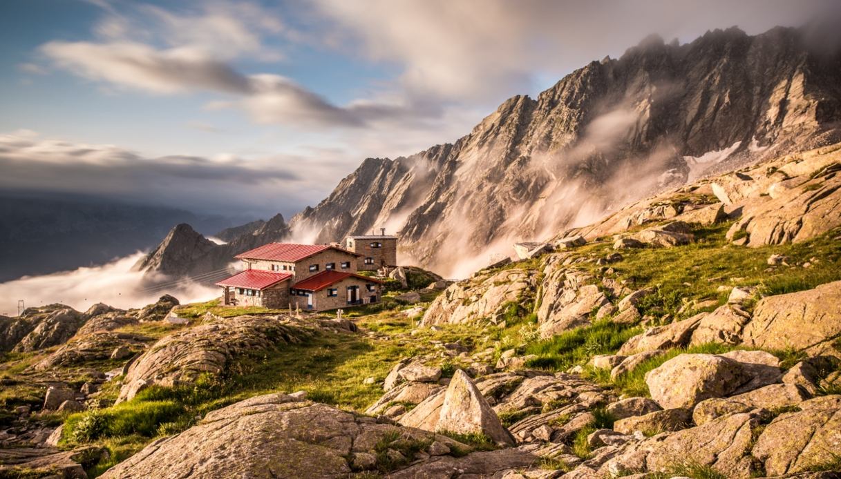 https://siviaggia.it/wp-content/uploads/sites/2/2026/08/rifugio-Adamello-Brenta.jpg