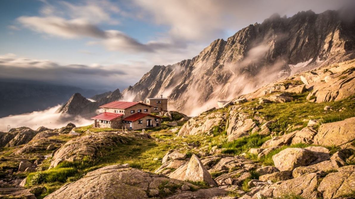 Tutti pazzi per i rifugi di montagna: la nuova fuga nella natura che conquista