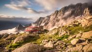 Tutti pazzi per i rifugi di montagna: la nuova fuga nella natura che conquista