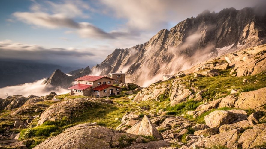 Tutti pazzi per i rifugi di montagna: la nuova fuga nella natura che conquista