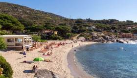 All’isola d’Elba riemerge dopo 29 anni una lettera struggente: “Addio amica mia”