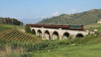 Tornano i treni storici in Campania: viaggi affascinanti tra regge, borghi e paesaggi suggestivi