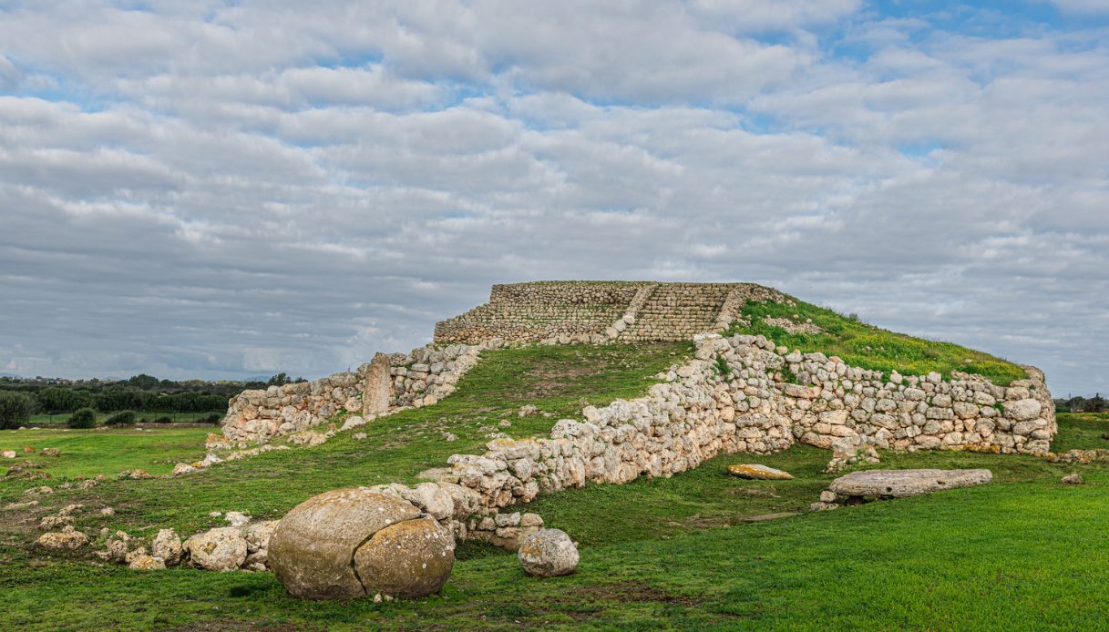 Altare preistorico di Monte d'Accoddi, Sardegna