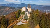 La magia solitaria di Castel Wartenstein, un soffio di pietra tra le forteste alpine dell’Austria
