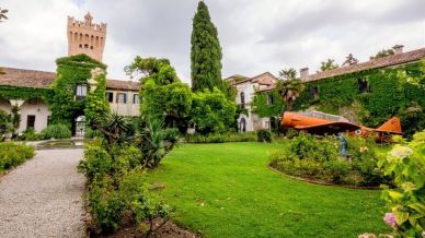 Aerei, labirinti e una torre medievale: il Castello di San Pelagio da cui partì D’Annunzio