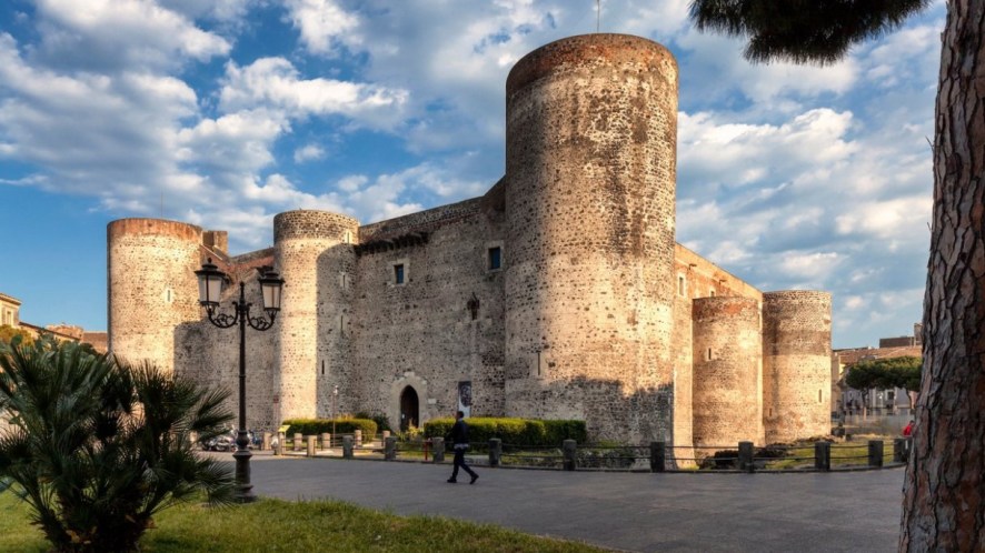 La meraviglia italiana che è stata spostata dalla sua posizione originaria: il Castello Ursino