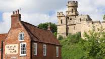 La misteriosa fortezza inglese dove vivono draghi enormi: il Castello di Lincoln