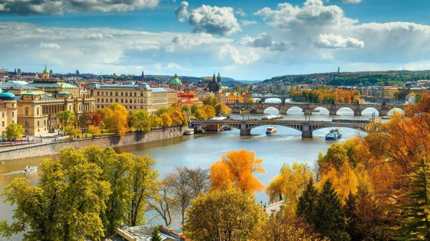 Dove andare a ottobre con i migliori voli low cost: 3 mete da sogno con la promozione Ryanair