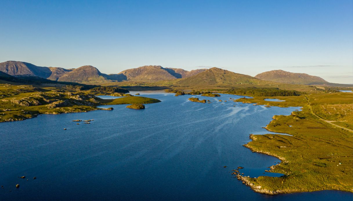 Veduta aerea del Fiordo di Killary, Connemara, Irlanda
