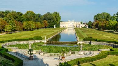 Il giardino di Villa Pisani a Venezia riapre dopo il restauro, il percorso è un incanto
