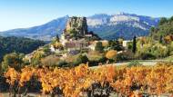 Il borgo minuscolo che regala emozioni intense a chi cerca silenzio totale: La Roque-Alric, in Francia