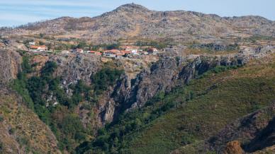 Le pietre che sembrano partorire altre pietre tra le montagne magiche del Portogallo: Pedras Parideiras