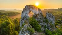 La finestra di pietra che nasconde una storia antichissima legata a Robin Hood: Okiennik Wielki, in Polonia