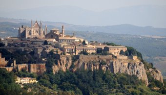 Orvieto incanta l’Independent: la gemma umbra che sembra uscita da una fiaba