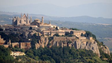 Orvieto incanta l’Independent: la gemma umbra che sembra uscita da una fiaba