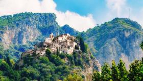 Il borgo in pietra che sfida le leggi di gravità e il trascorrere dei secoli: Peillon, perla della Costa Azzurra