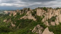 La cattedrale di pietra scolpita dal vento nel cuore della Bulgaria: le Piramidi di Rozhen