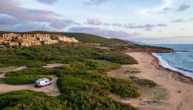 Il volto più selvaggio della Sardegna è la Costa Verde, tra miniere, villaggi fantasma e natura indomita