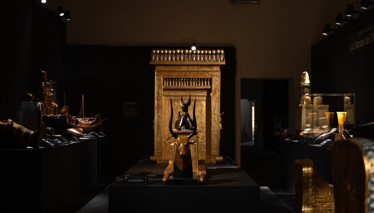 L'interno della sala di TUTANKHAMON la tomba, il tesoro, la maledizione