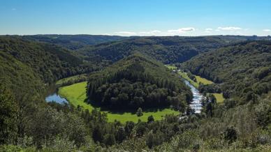C’è un gigante disteso tra le curve della Semois: l’affascinante Tombeau du Géant