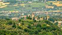 Torgiano, il borgo umbro dove vino e olio raccontano il paesaggio