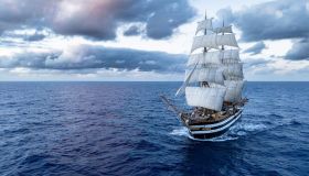 Il veliero Amerigo Vespucci torna a solcare il mare di Napoli