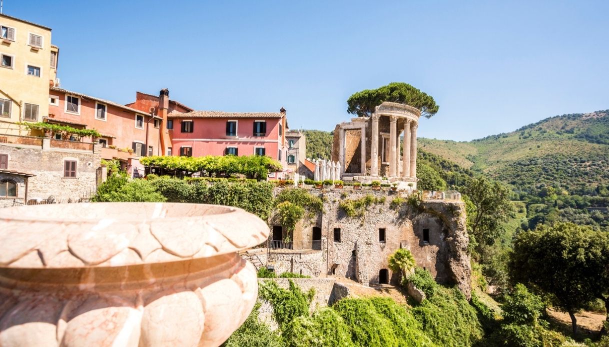 Vista delle rovine di Villa Gregoriana a Tivoli