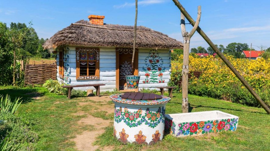Questo borgo trasforma le case in fiori: Zalipie, una vera e propria perla colorata della Polonia