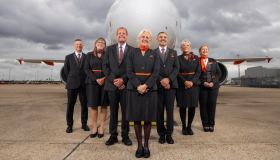 Boom di assistenti di volo over 50: sempre più persone cambiano vita a bordo di un aereo